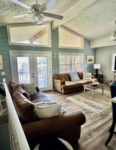 Charming 7-bed, 3 bath lakefront home on South Toledo Bend in Anacoco, LA