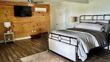 7 bedrooms, free WiFi, bed sheets