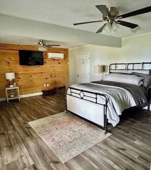 7 bedrooms, free WiFi, bed sheets