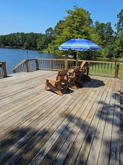 Charming 7-bed, 3 bath lakefront home on South Toledo Bend in Anacoco, LA