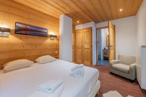 WiFi (無料)、ベッドシーツ