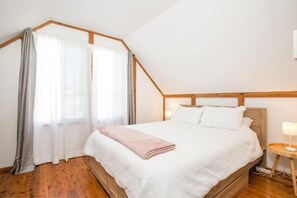 3 bedrooms, iron/ironing board, travel cot, free WiFi