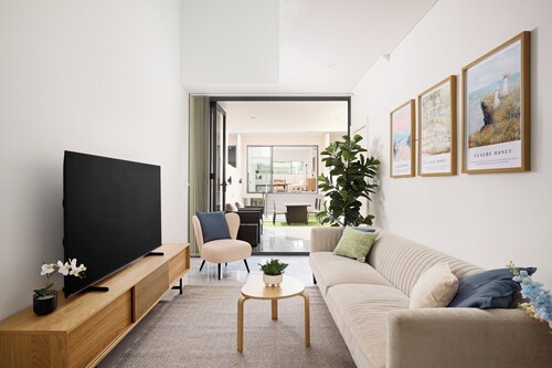 Luxury 5BR Home | Park Views | Near CBD & Airport