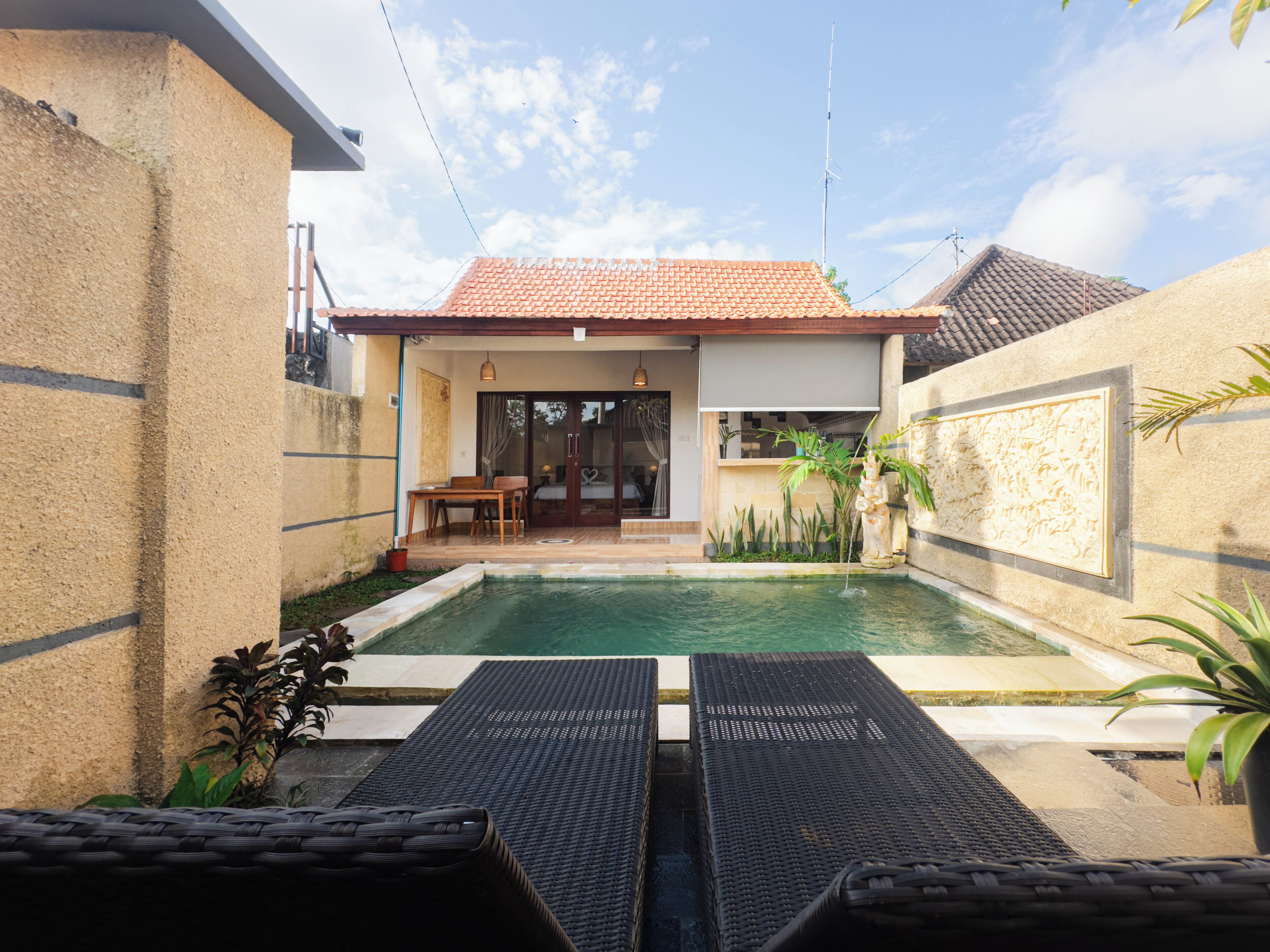 Outdoor pool, pool loungers