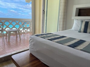 Zimmersafe, laptopgeeigneter Arbeitsplatz, Bügeleisen/Bügelbrett