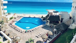 A resort with a large swimming pool, beach access, and a view of the ocean. - OvaCancun Apartments (Cancun)