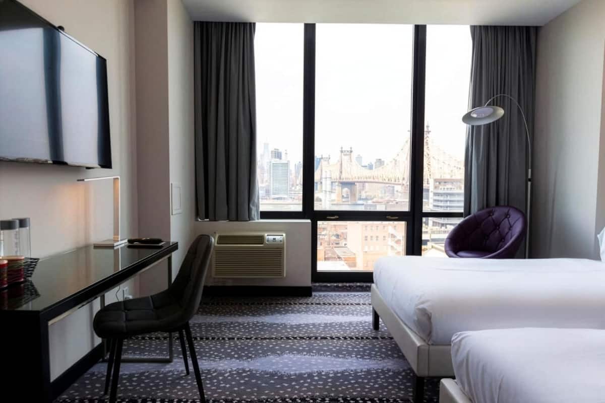 Verduisterende gordijnen, een strijkplank/strijkijzer, gratis wifi