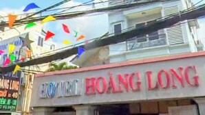 A hotel named HOANG LONG with a sign indicating a 40/1 price. - Hoang Long Hotel SG by BAY LUXURY (Ho Chi Minh City)