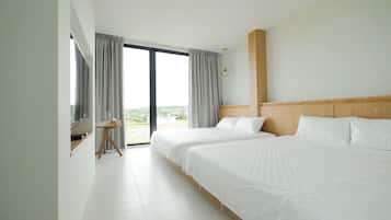 Panoramic Quadruple Room | Desk, free WiFi