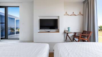 Quadruple Room, Terrace | Desk, free WiFi