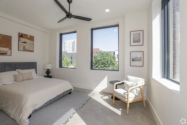 1 habitación, tabla de planchar con plancha, internet y ropa de cama