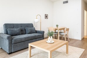 Living area - Downtown Tulsa ✦ Beacon Getaway (Tulsa)