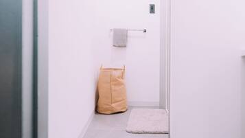 風筒、洗頭水、廁紙