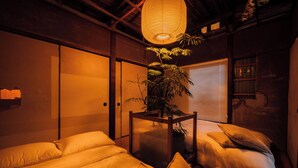 A traditional Japanese-style room with tatami flooring, a shoji screen door, and a hanging paper lantern. - Ivy Place Harajuku Urban Steel Teahouse (Tokyo)