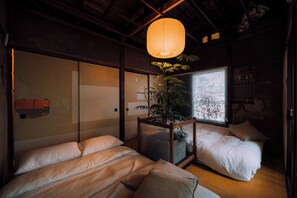 Tabla de planchar con plancha, wifi gratis y ropa de cama 