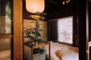 Iron/ironing board, free WiFi, bed sheets - Ivy Place Harajuku Urban Steel Teahouse (Tokyo)