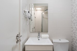 淋浴设施、吹风机、毛巾