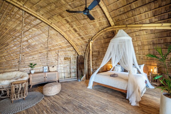 Villa, balkon, uitzicht op tuin | Luxe beddengoed, individueel gedecoreerd, individueel gemeubileerd