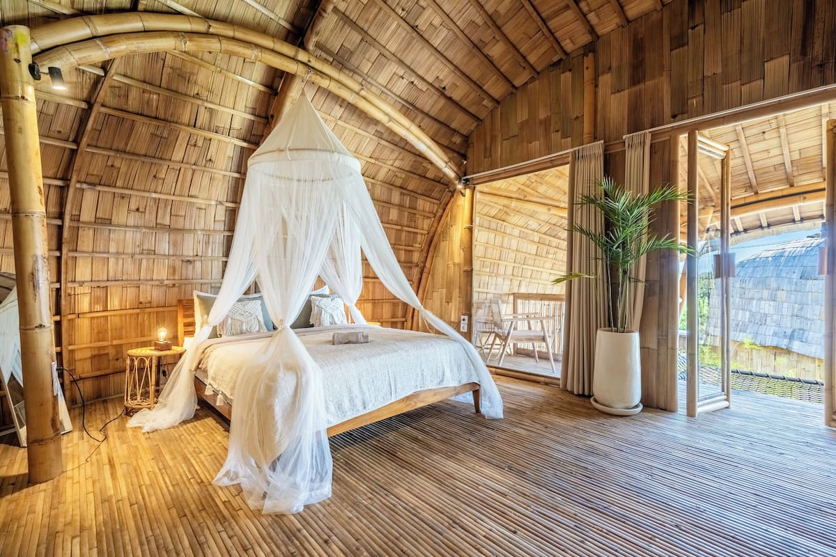 Villa, climatisation, vue sur le jardin | Literie de qualité, rideaux d’obscurcissement, fer et planche à repasser
