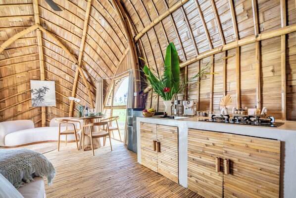 Villa, Terrasse, Flussblick | Hochwertige Bettwaren, individuell dekoriert, individuell eingerichtet