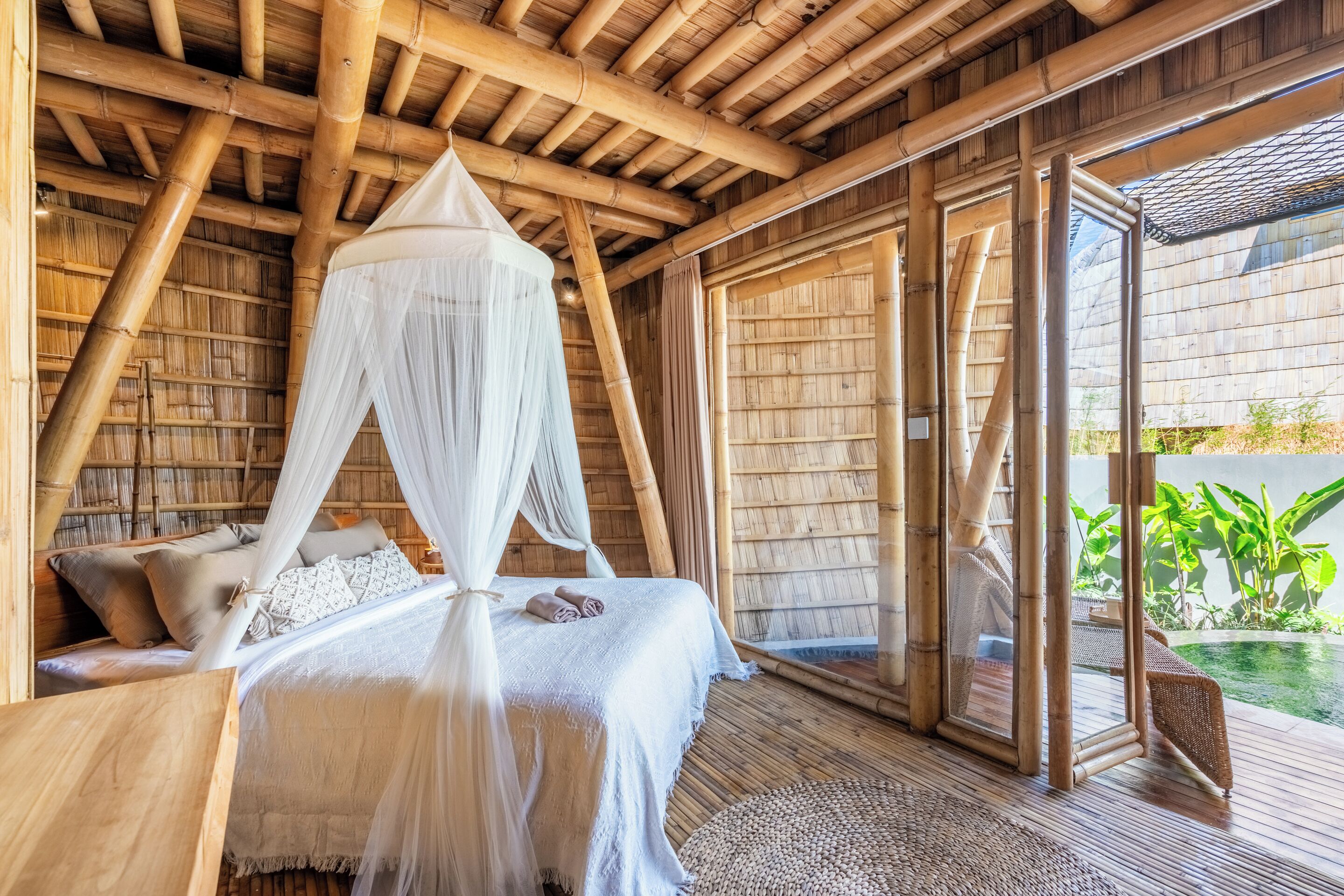 Villa, Terrasse, Gartenblick