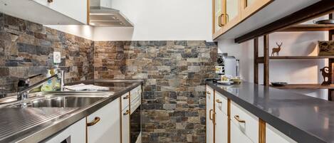 Fridge, dishwasher, cookware/dishes/utensils