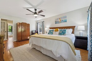 3 bedrooms, iron/ironing board, free WiFi, bed sheets - Lake/Dock w/slip, LakePoint 15 miles, Dogs ok (Woodstock)
