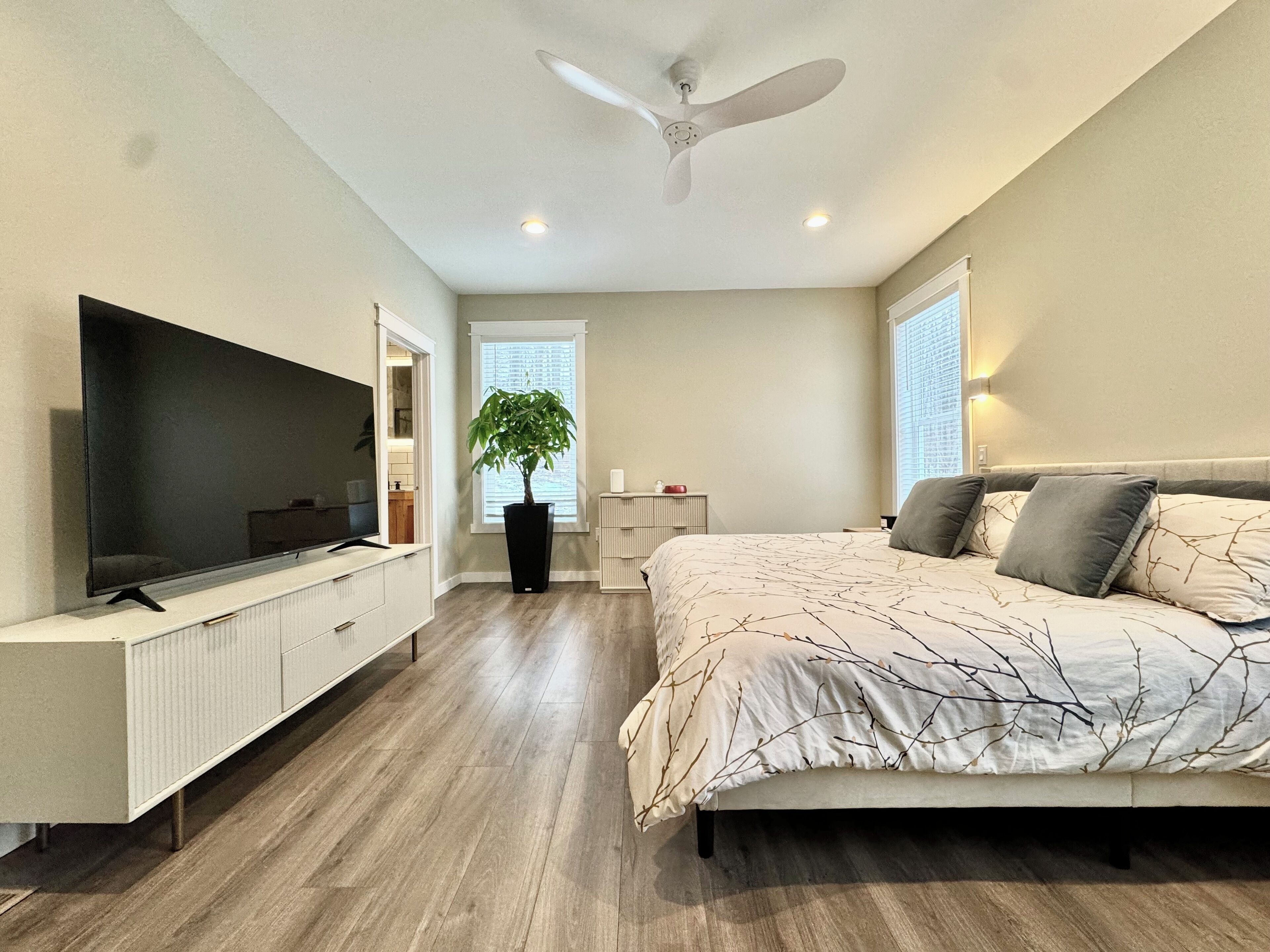 4 dormitorios, tabla de planchar con plancha, wifi y ropa de cama