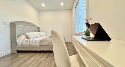 Chalet with year round heated pool, sauna, jacuzzi and a Fully fenced in yard