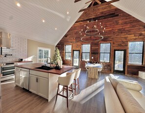 Interior - Chalet with year round heated pool, sauna, jacuzzi and a Fully fenced in yard (Covington Township)