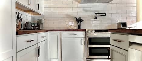 Microondas, horno, parrilla de estufa y lavavajillas