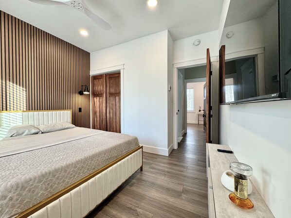 4 bedrooms, iron/ironing board, WiFi, bed sheets