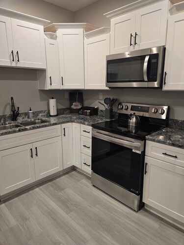 Charming one level 2-bedroom townhome in brilliant Lebanon!