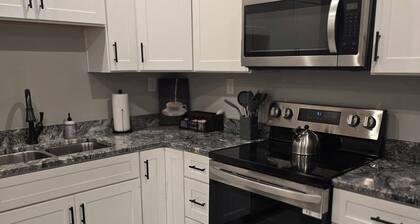 Charming one level 2-bedroom townhome in brilliant Lebanon!