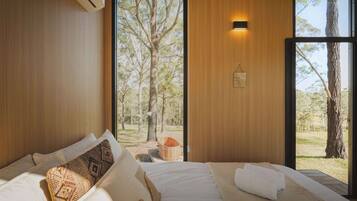 1 bedroom, bed sheets