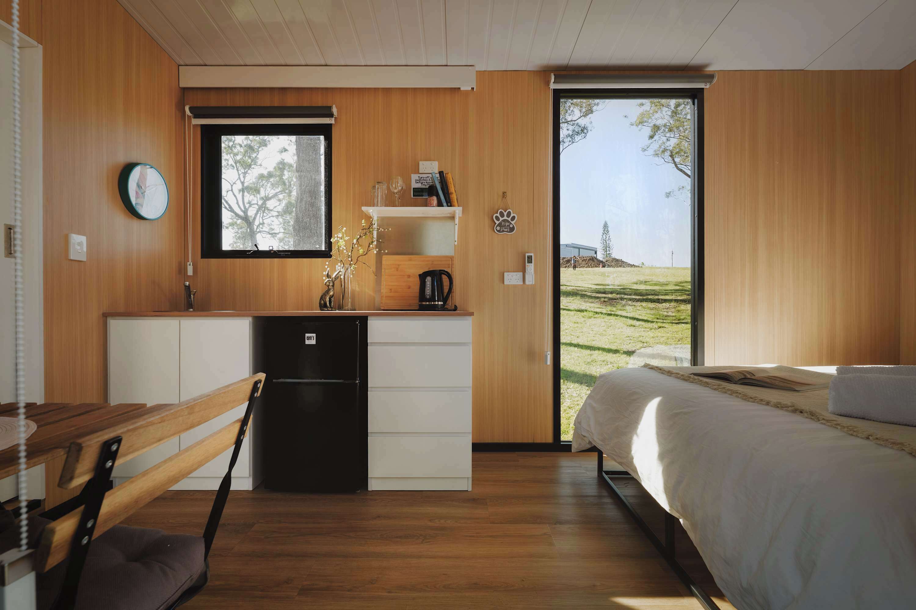 1 bedroom, bed sheets