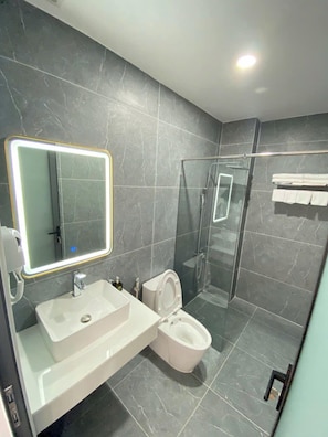 Shower, free toiletries, hair dryer, towels
