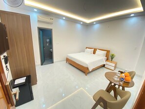 Basic Room | Soundproofing, free WiFi - Golden Hotel SG by BAY LUXURY (Go Vap)