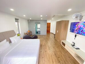 Deluxe Room | Soundproofing, free WiFi - Golden Hotel SG by BAY LUXURY (Go Vap)