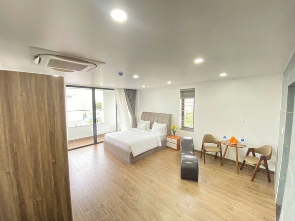 Deluxe Room | Free WiFi - Golden Hotel SG by BAY LUXURY (Go Vap)