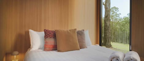 1 bedroom, bed sheets
