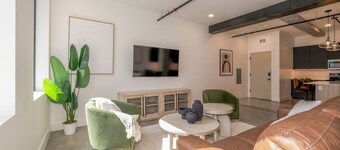 Tulsa Beacon Living / Sleek & Cozy 2BR Flat