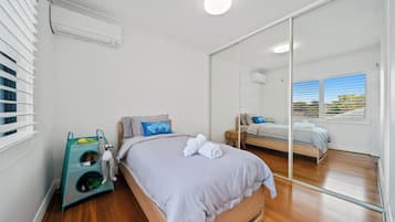 Iron/ironing board, free WiFi
