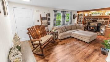 Fernseher, Bücher, Arbeitsbereiche