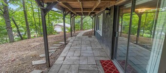 Cozy Cabin w Fire Pit, Grill, Deck & Walk to Town