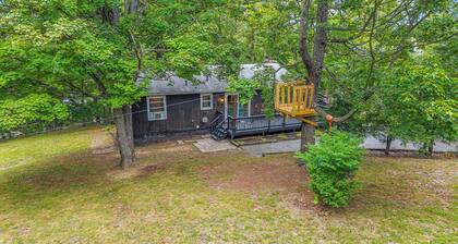 Cozy Cabin w Fire Pit, Grill, Deck & Walk to Town