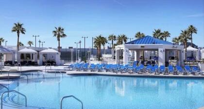 Luxury Westgate Villa w/Direct Monorail Access to Strip. No Resort Fees