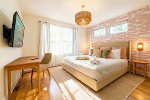 4 bedrooms, desk, iron/ironing board, WiFi