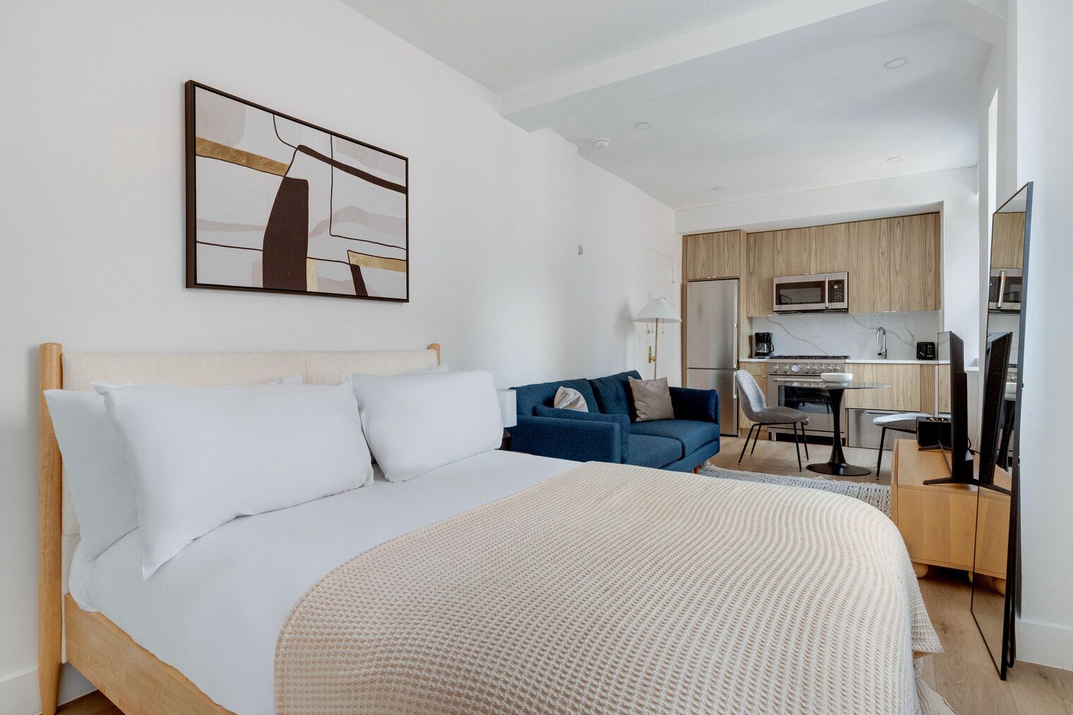 Iron/ironing board, WiFi, bed sheets