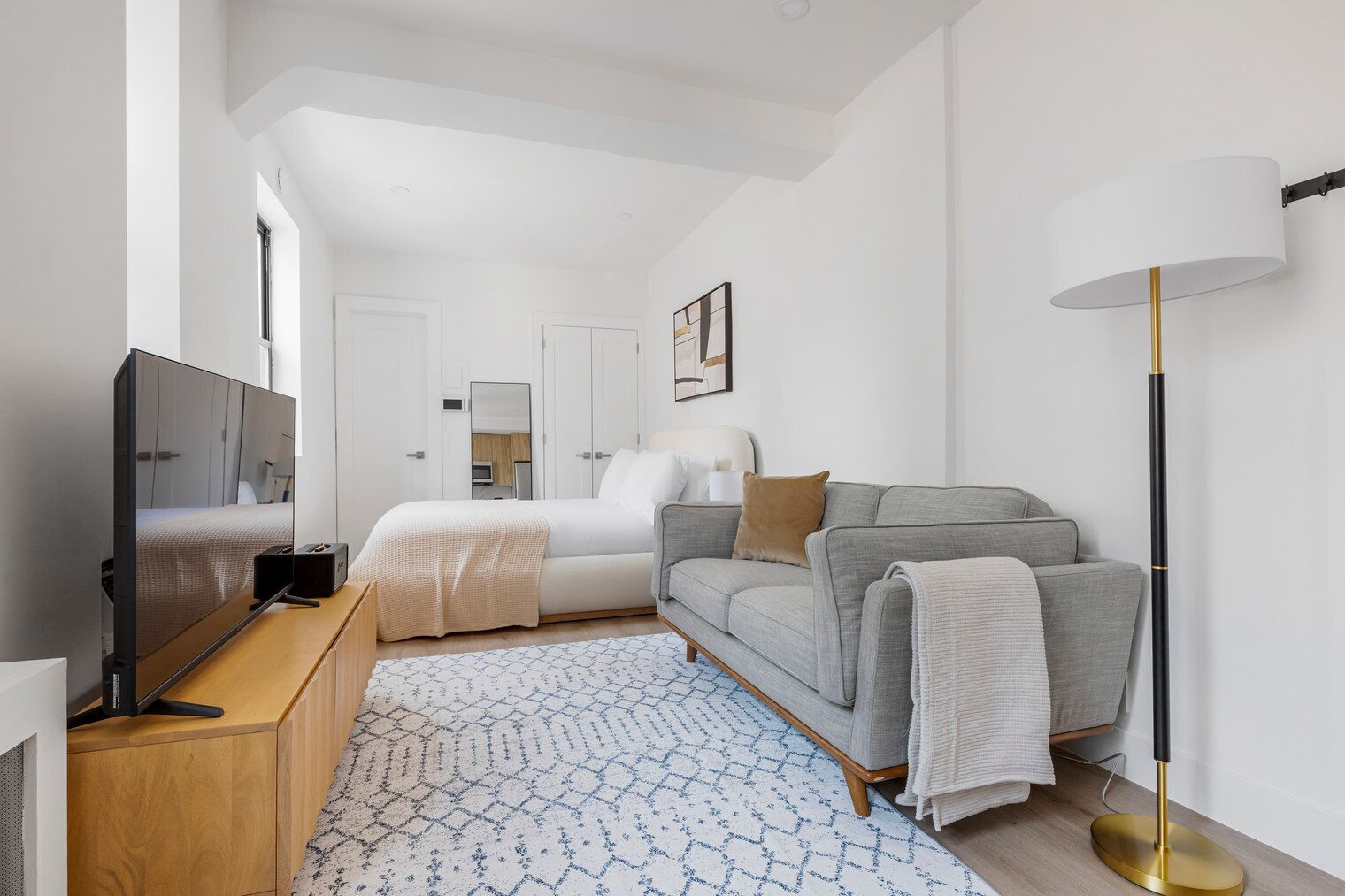 Iron/ironing board, WiFi, bed sheets